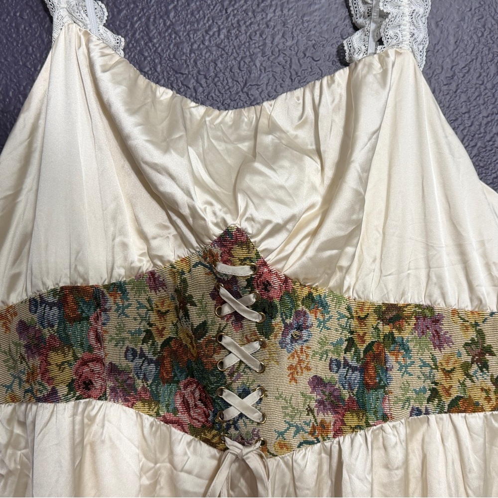 Cider Cream Midi Dress with Floral Corset Waist - Picture 5 of 10